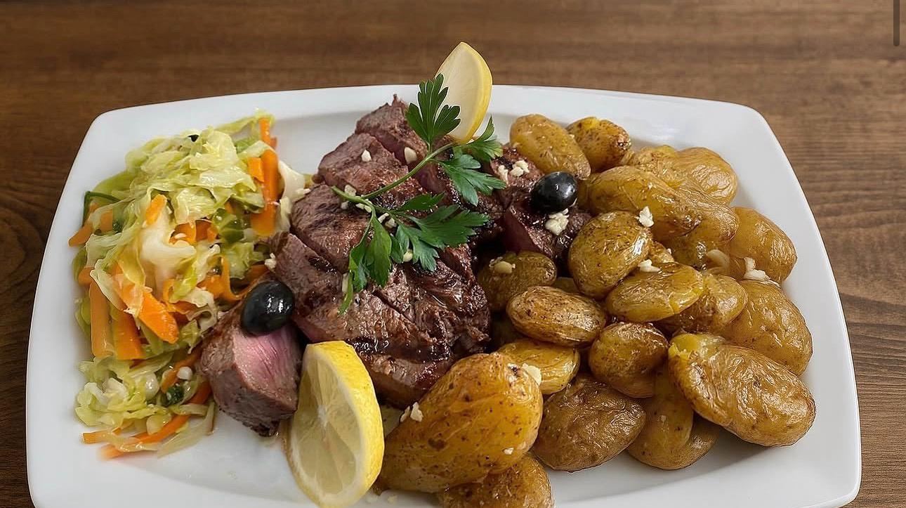 Posta de vitela com batata assada